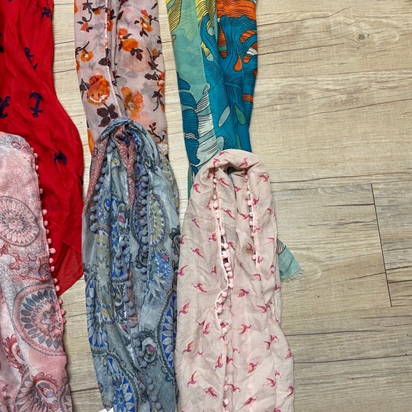 **WHOLESALE** 10 Piece Scarf Assortment - Picture 2 of 4